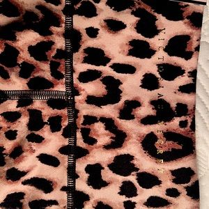 New. Victoria’s Secret leopard print exercise leggings size 8